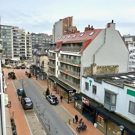 Julia's Seaside Nest *