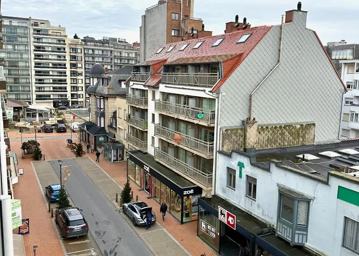 Julia's Seaside Nest *